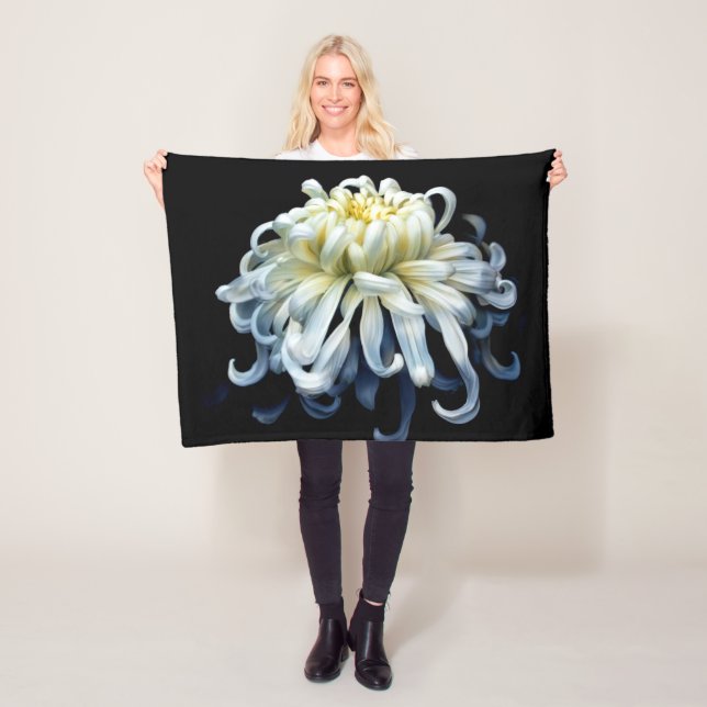 Flowers | White Chrysanthemum Fleece Blanket (In Situ)