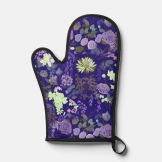 Flowers with an elegant and mysterious atmosphere oven mitt