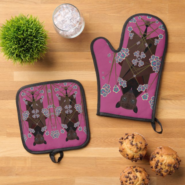 Flying Fox Boysenberry  Oven Mitt & Pot Holder Set (Top Down)