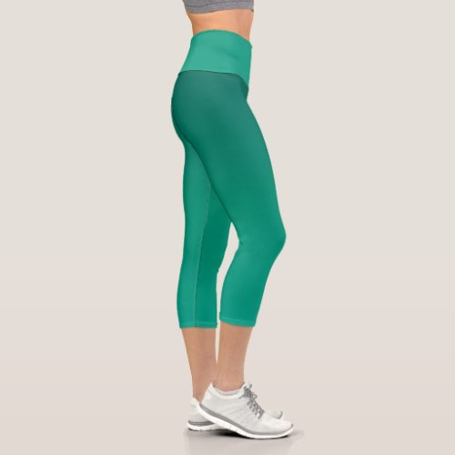 Foliage Green Gradient Capri Leggings