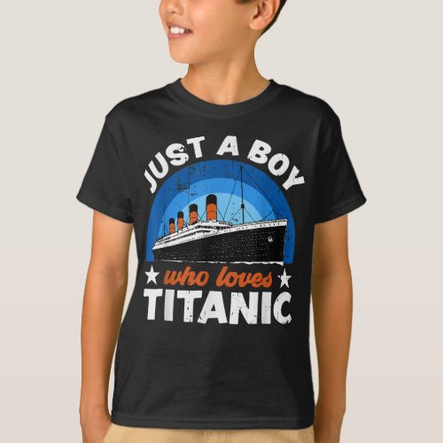 For Boys who just love the RMS Titanic T_Shirt
