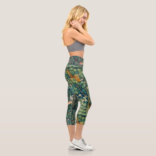 FOREST ANIMALS HaresPheasant BirdGreen Floral  Capri Leggings