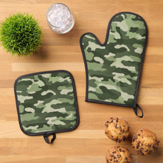 Forest Green Camouflage Oven Mitt & Pot Holder Set (Top Down)