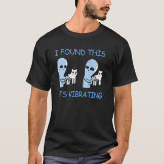 Found This Its Vibrating Funny Aliens Cats Men Wom T-Shirt