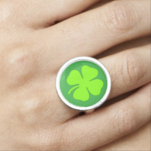 Four leaf clover ring