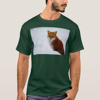 Fox in the snow 2 T-Shirt