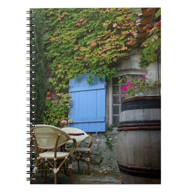 France, Les Baux de Provence, cafÃ© patio Notebook (Front)
