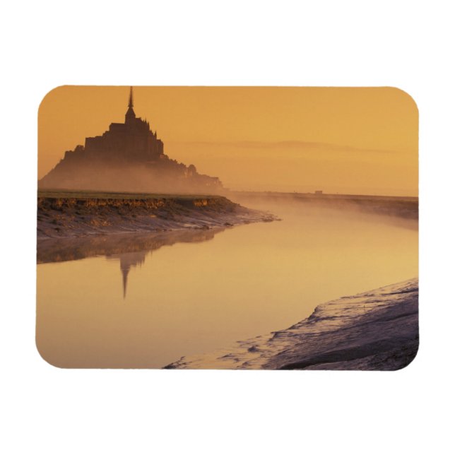 FRANCE, Normandy Mont St. Michel. Morning Light Magnet (Horizontal)