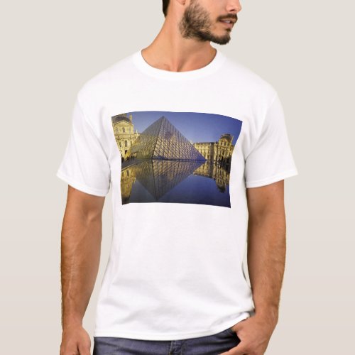 FRANCE Paris Reflection Pyramid The Louvre T_Shirt