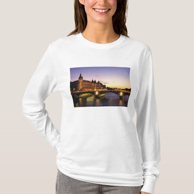 France, Paris, River Seine and Conciergerie at T-Shirt (Front)