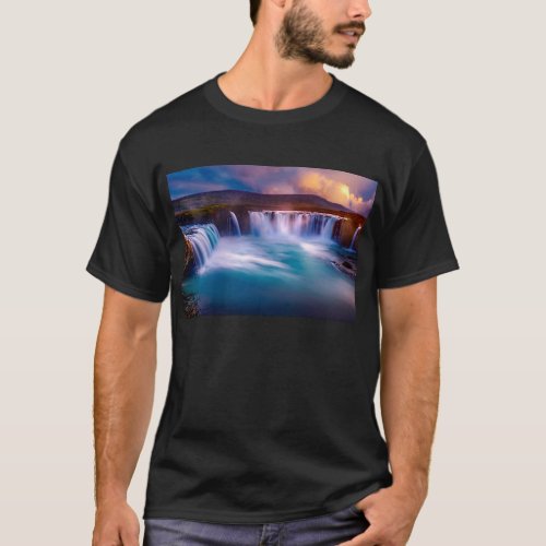 franela con imagen de una cascada muy hermosa T_Shirt