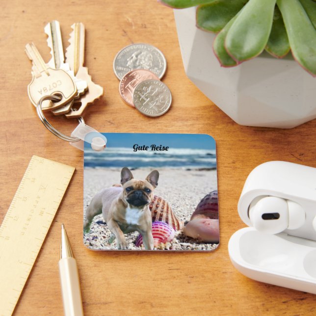 Französische Bulldogge am Strand     Keychain (Desk)