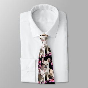 Französische Bulldogge mit drei Bulldoggen in Pink Neck Tie