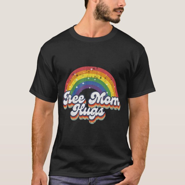 Free Mom Hugs Rainbow Heart Lgbt Flag Lgbt Pride M T-Shirt (Front)