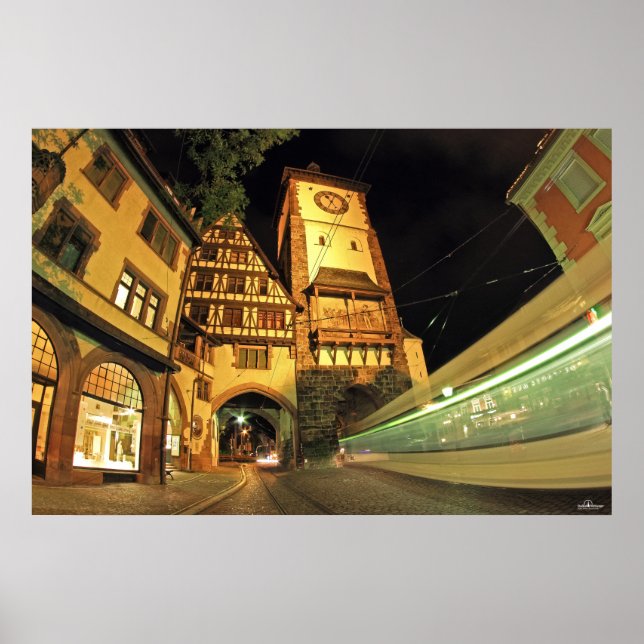 Freiburger Schwabentor bei Nacht Poster (Front)
