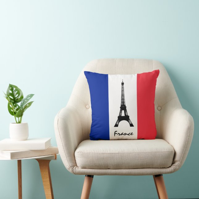 French flag & Eiffel Tower - France /sports fans Throw Pillow (Chair)