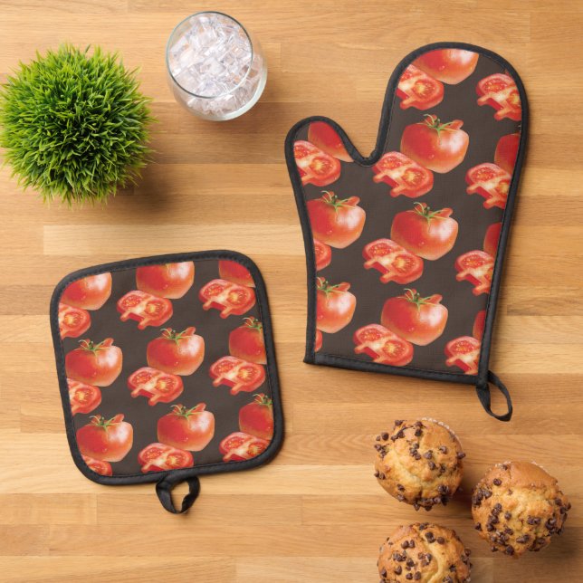 Fresh Tomato Pattern: Juicy Red Kitchen Art Oven Mitt & Pot Holder Set (Top Down)