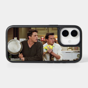 FRIENDS™   Joey & Chandler Scared iPhone 17 Case