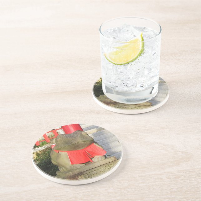 Fuku Kaeru 福かえる Fortune Frog with Red Yodarekake Coaster (Side)