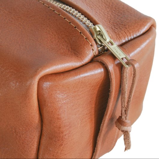 Full Grain Italian Leather Dopp Kit (Detail)
