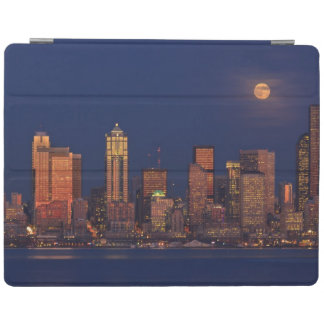 Full moon rising over downtown Seattle skyline iPad Smart Cover