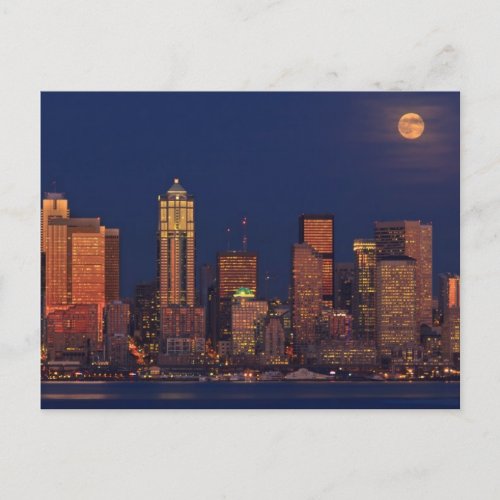 Full moon rising over downtown Seattle skyline Postcard