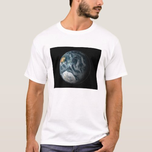 Full view of the Earth highlighting Antarctica T_Shirt
