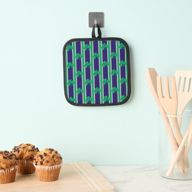 Fun and Fancy Shamrock Pot Holder (Insitu(Hanging))