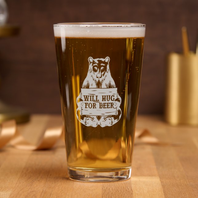 Funny beer hug word art bear pint glass (Party)