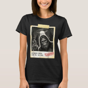 Funny bigfoot alien ufo vintage evidence photo  T-Shirt