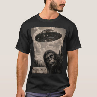 Funny Bigfoot Graphic Tee Alien UFO Vintage Photo