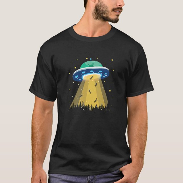 Funny Cat Abduction UFO Lover Retro Design T-Shirt (Front)