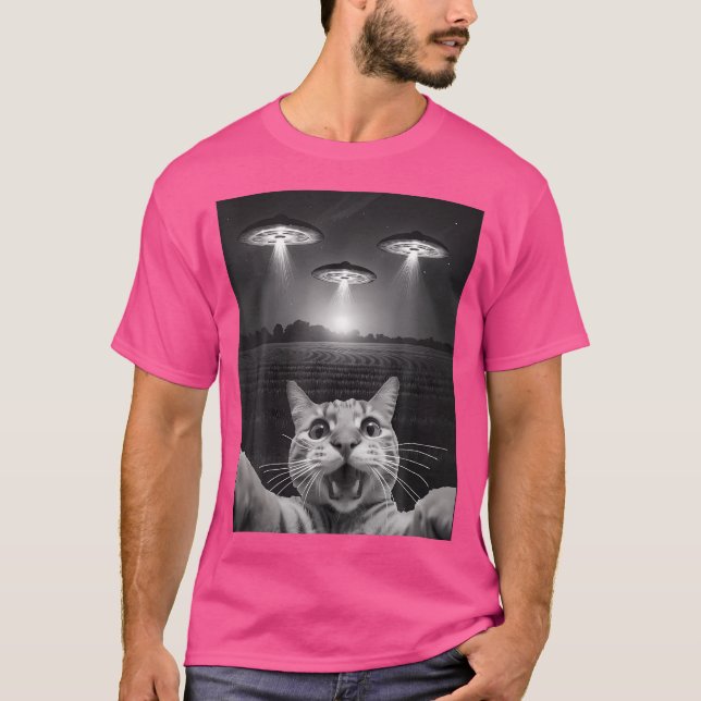 Funny Cat Selfie In Front Of Ufos T-Shirt (Front)