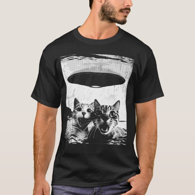 Funny Cat Selfie UFO Weird Cat Lover T-Shirt (Front)