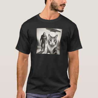 Funny Cat Selfie With Bigfoot And UFO Graphic Men T-Shirt
