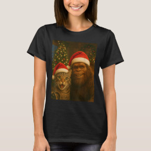 Funny Cat Selfie With Bigfoot Christmas Sasquatch T-Shirt