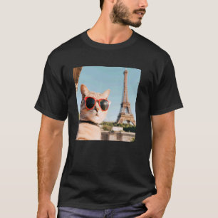 Funny Cat Wearing Sunglasses At The Eiffel Tower i T-Shirt