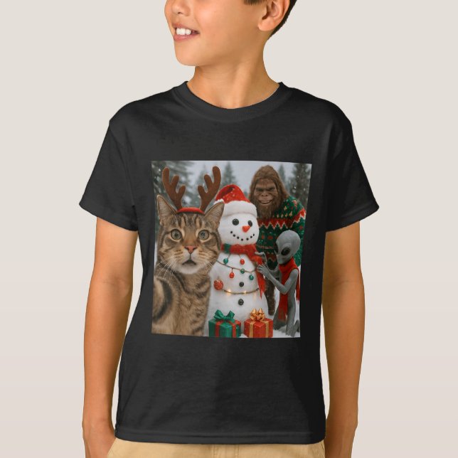 Funny Christmas Cat Selfie With Bigfoot Alien &amp T-Shirt (Front)