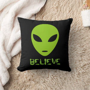 Funny green space alien head black throw pillow