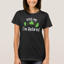 Funny Kiss Me I'm Retired St Patrick's Day Retirem T-Shirt