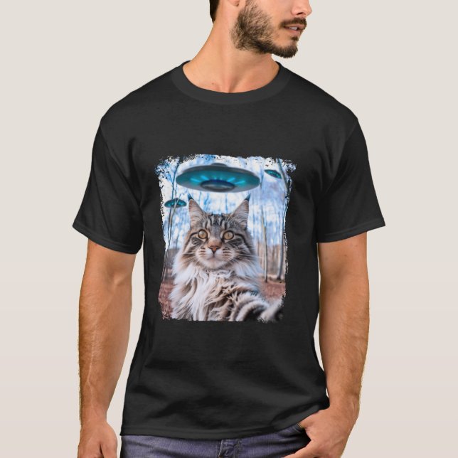 Funny Main Coon Cat Kitten Selfie with Alien UFOs T-Shirt (Front)