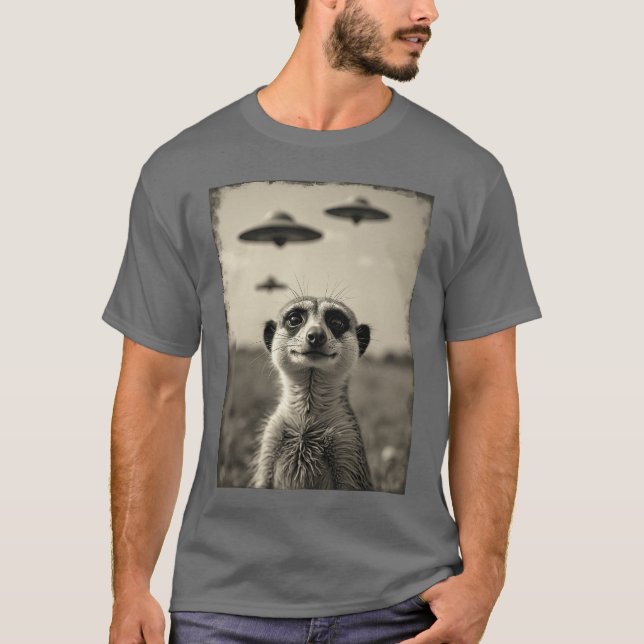 Funny meerkat Sie with UFOs Weird Alien retro funn T-Shirt (Front)