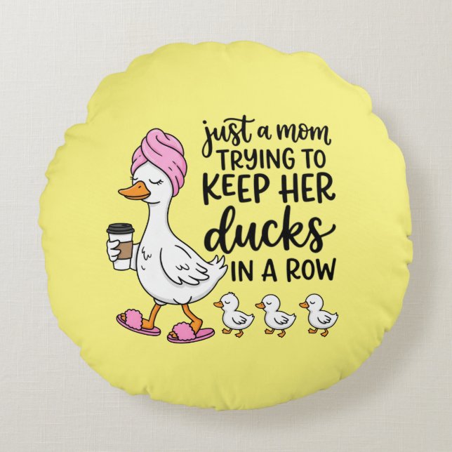 Funny Mom ducks word art  Round Pillow (Front)