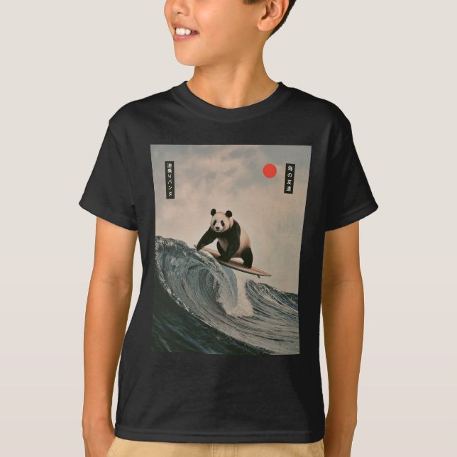 Funny Panda Surfing Saying Japanese Wave Meme Humo T-Shirt (Front)