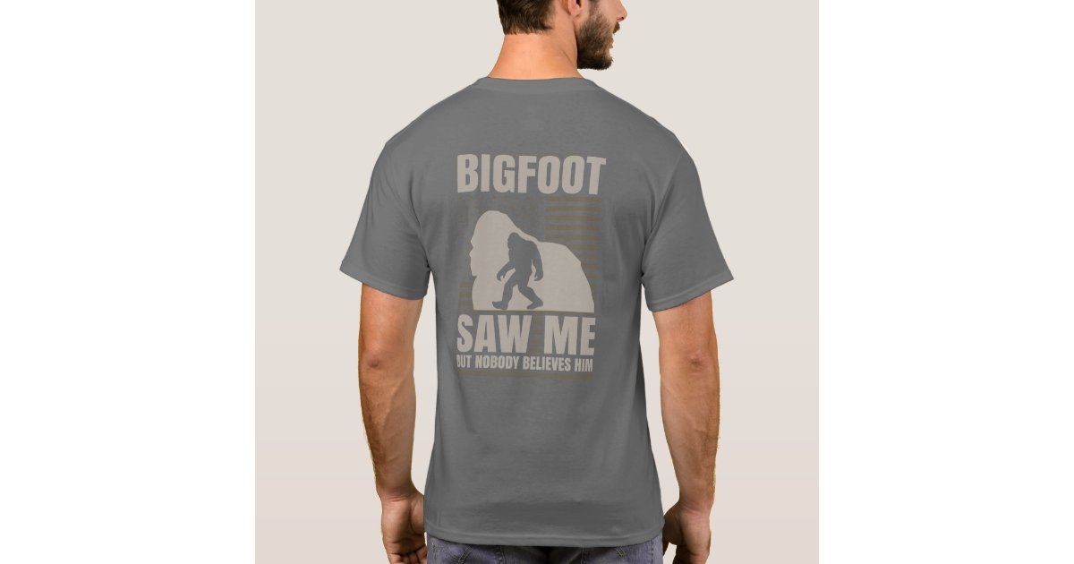 Sasquatch Pizza Sasquatch Carrying Pizza Bigfoot Pizza T-Shirt
