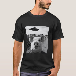 Funny Pig Selfie u2013 UFO-Themed Humor T-Shirt