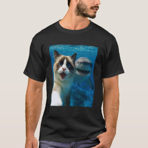 Funny Ragdoll Cat Selfie with Shark Ocean Lovers T-Shirt
