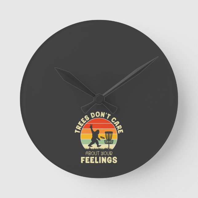 Funny Retro Disc Golf Design | Frisbee Lovers Round Clock (Front)