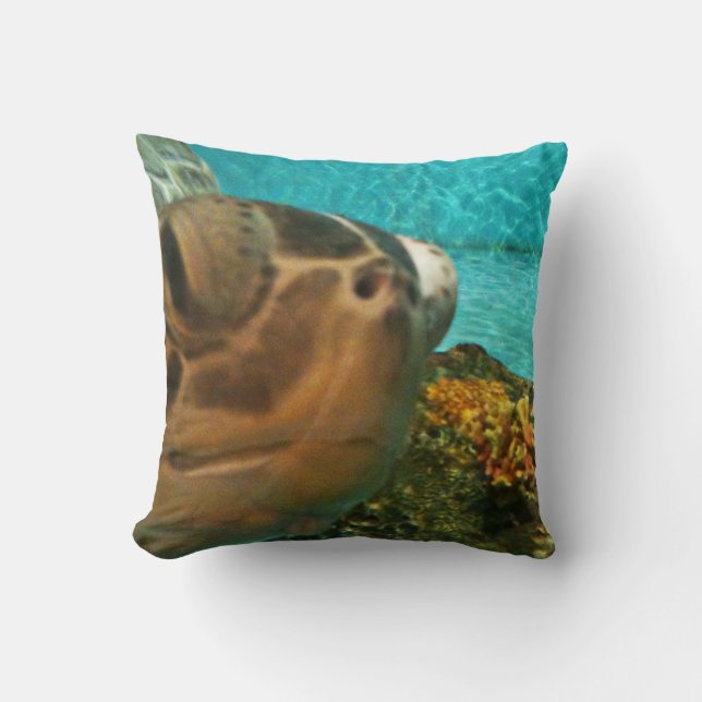 Funny Sea Turtle Selfie Throw Pillow (Front)