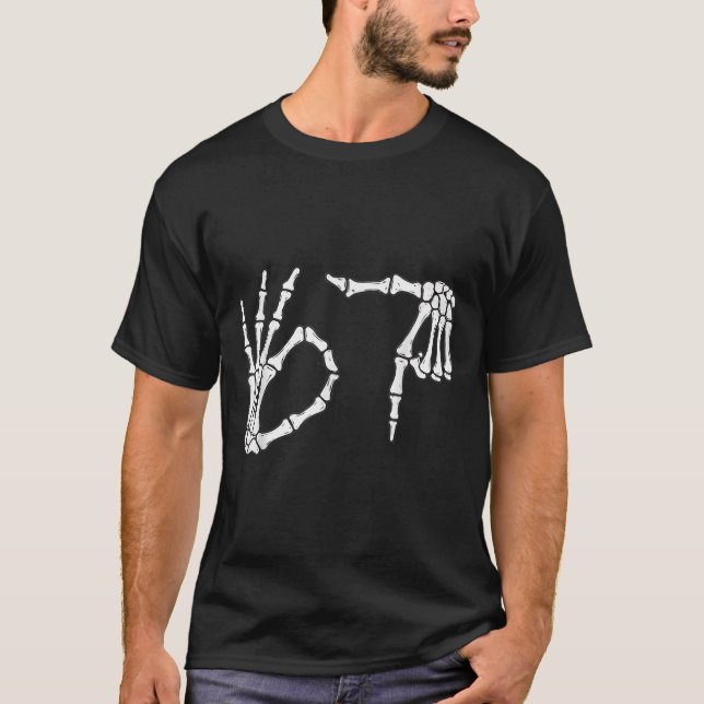Funny Six Seven 6 7 Meme 67 Skeleton Hand Hallowee T-Shirt (Front)